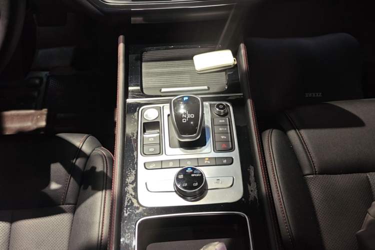 Used BYD Tang New Energy 2019 DM 2.0T All-Wheel Drive Smart Connectivity Enjoyment Model 7 Seats China VI Standard Gear Lever