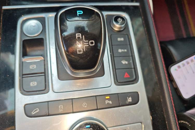 Used BYD Tang New Energy 2019 DM 2.0T All-Wheel Drive Connected Innovation Edition 7 Seats China VI Standard Gear Lever