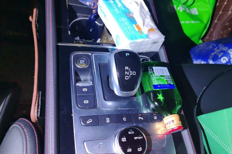 Used BYD Tang New Energy 2019 DM 2.0T All-Wheel Drive Connected Innovation Edition 7 Seats China VI Standard Gear Lever