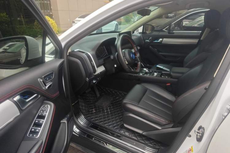 Used BYD Tang New Energy 2019 DM 2.0T All-Wheel Drive Smart Connectivity Enjoyment Model 7 Seats China VI Standard Interior 3