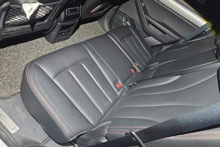 Used BYD Tang New Energy 2019 DM 2.0T All-Wheel Drive Connected Leading Model 7 Seats China VI Standard Left Rear Seat