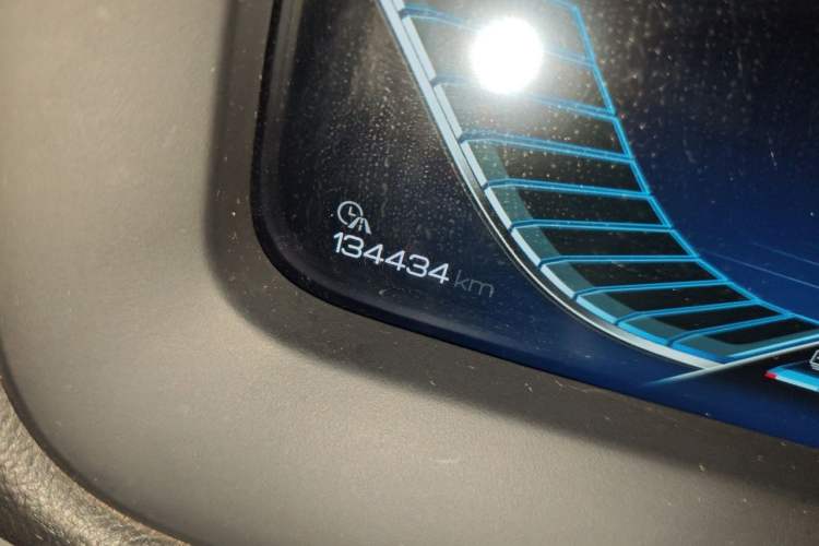 Used BYD Tang New Energy 2019 DM 2.0T All-Wheel Drive Connected Leading Model 7 Seats China VI Standard Odometer Close Up