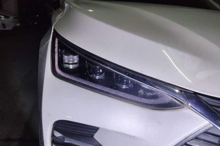 Used BYD Tang New Energy 2019 DM 2.0T All-Wheel Drive Smart Connectivity Enjoyment Model 7 Seats China VI Standard Right Front Headlight