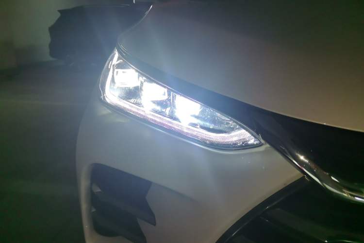 Used BYD Tang New Energy 2019 DM 2.0T All-Wheel Drive Connected Innovation Edition 7 Seats China VI Standard Right Front Headlight