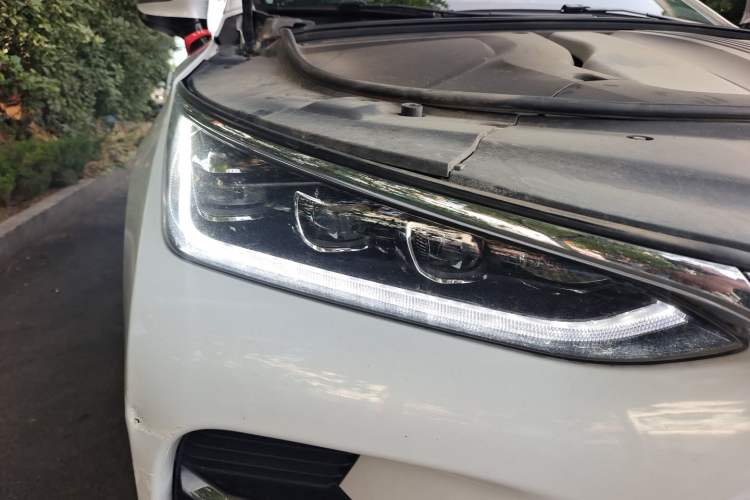 Used BYD Tang New Energy 2019 DM 2.0T All-Wheel Drive Connected Leading Model 7 Seats China VI Standard Right Front Headlight