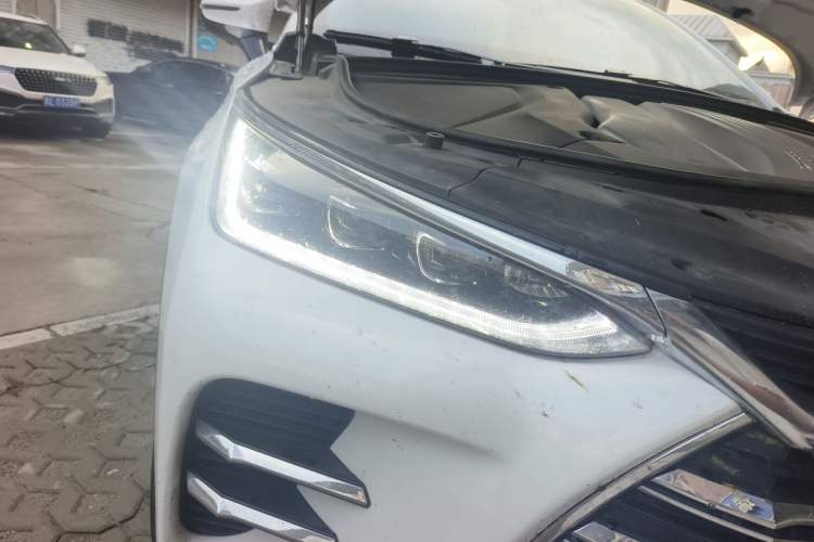 Used BYD Tang New Energy 2019 DM 2.0T All-Wheel Drive Connected Innovation Edition 7 Seats China VI Standard Right Front Headlight
