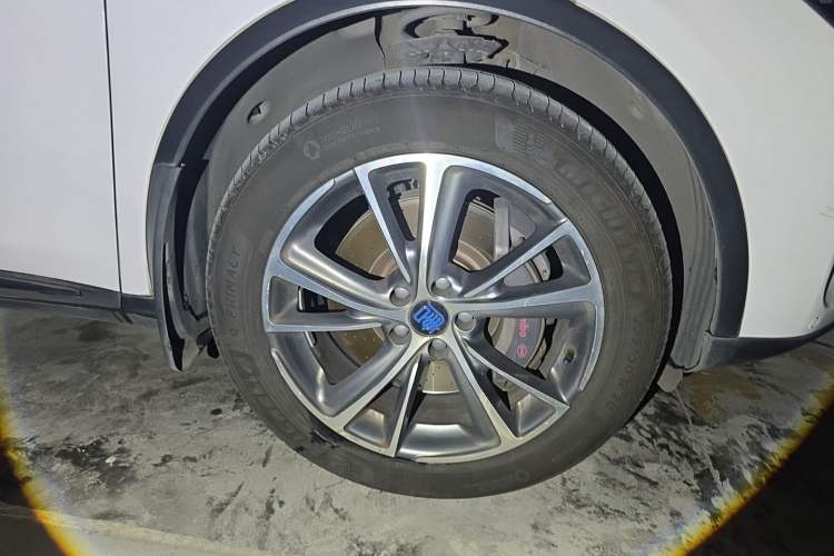 Used BYD Tang New Energy 2019 DM 2.0T All-Wheel Drive Connected Leading Model 7 Seats China VI Standard Right Front Wheel Hub
