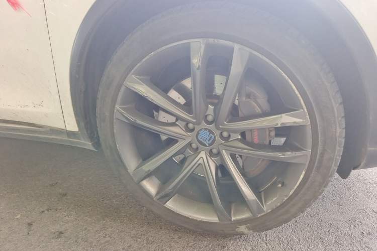 Used BYD Tang New Energy 2019 DM 2.0T All-Wheel Drive Connected Leading Model 7 Seats China VI Standard Right Front Wheel Hub