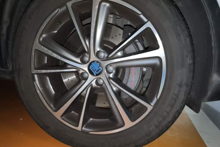Used BYD Tang New Energy 2019 DM 2.0T All-Wheel Drive Smart Connect & Enjoyment Model 6 Seats China VI Standard Right Front Wheel Hub