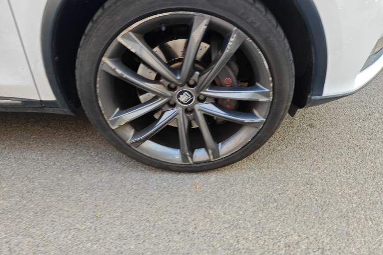 Used BYD Tang New Energy 2019 EV600D Four-Wheel Drive Smart Connectivity Leading Model Right Front Wheel Hub