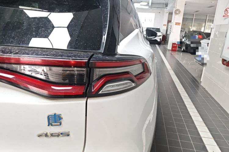 Used BYD Tang New Energy 2019 DM 2.0T All-Wheel Drive Smart Connectivity Enjoyment Model 7 Seats China VI Standard Right Rear Taillight