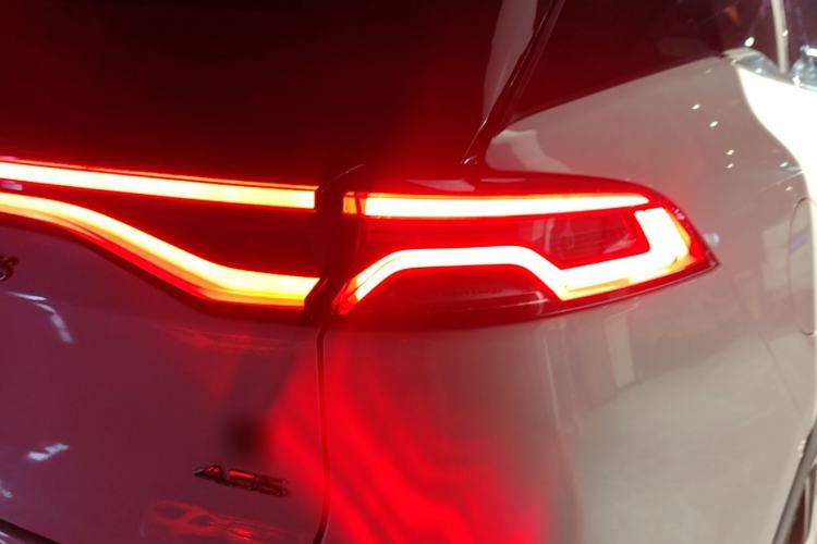 Used BYD Tang New Energy 2019 DM 2.0T All-Wheel Drive Smart Connectivity Enjoyment Model 7 Seats China VI Standard Right Rear Taillight