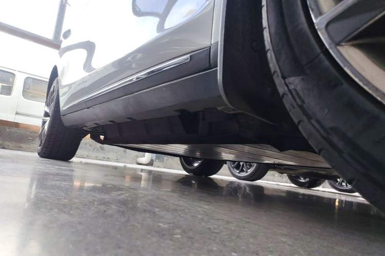 Used BYD Tang New Energy 2019 EV600D Four-Wheel Drive Smart Connect Genesis Edition Right Side Sill