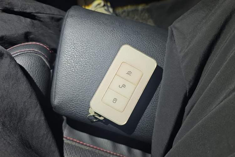 Used BYD Tang New Energy 2019 DM 2.0T All-Wheel Drive Connected Leading Model 7 Seats China VI Standard Vehicle Key