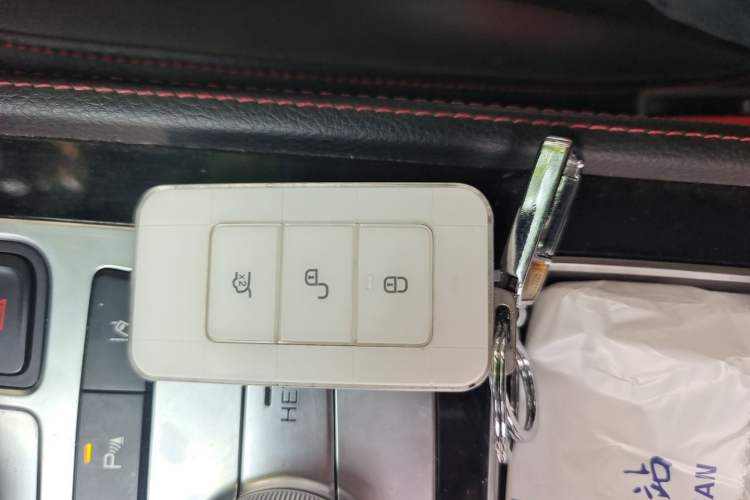 Used BYD Tang New Energy 2019 DM 2.0T All-Wheel Drive Connected Leading Model 7 Seats China VI Standard Vehicle Key