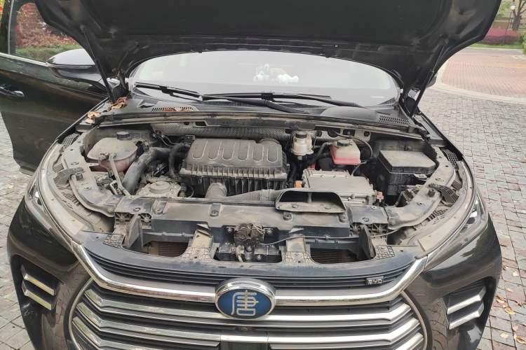 Used BYD Tang New Energy 2020 DM 2.0T Dual-Engine All-Wheel Drive Prestige 7-Seater China VI Standard Engine Bay