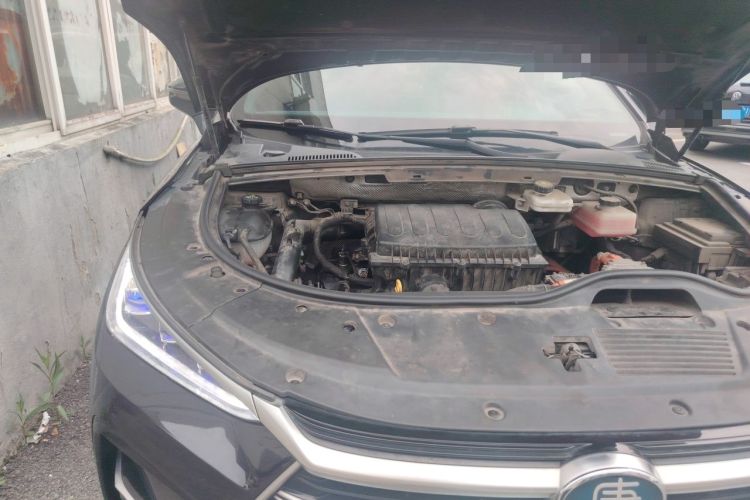 Used BYD Tang New Energy 2020 DM 2.0T Dual-Engine All-Wheel Drive Prestige 7-Seater China VI Standard Engine Bay Right
