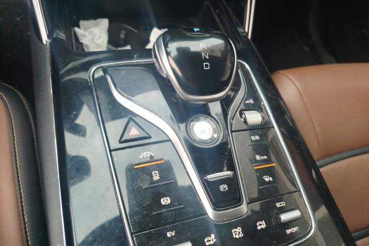 Used BYD Tang New Energy 2020 DM 2.0T Dual-Engine All-Wheel Drive Prestige 7-Seater China VI Standard Gear Lever