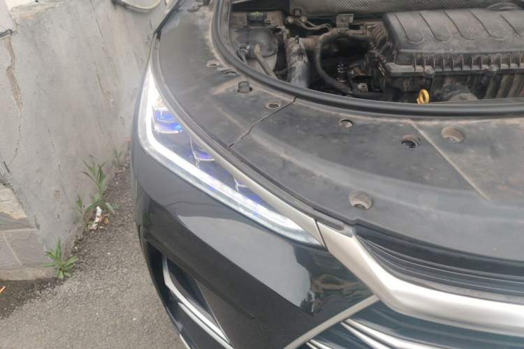 Used BYD Tang New Energy 2020 DM 2.0T Dual-Engine All-Wheel Drive Prestige 7-Seater China VI Standard Right Front Headlight