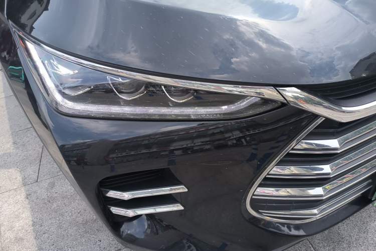 Used BYD Tang New Energy 2020 DM 2.0T Dual-Engine All-Wheel Drive Prestige 7-Seater China VI Standard Right Front Headlight