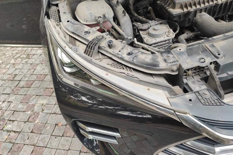 Used BYD Tang New Energy 2020 DM 2.0T Dual-Engine All-Wheel Drive Prestige 7-Seater China VI Standard Right Front Headlight