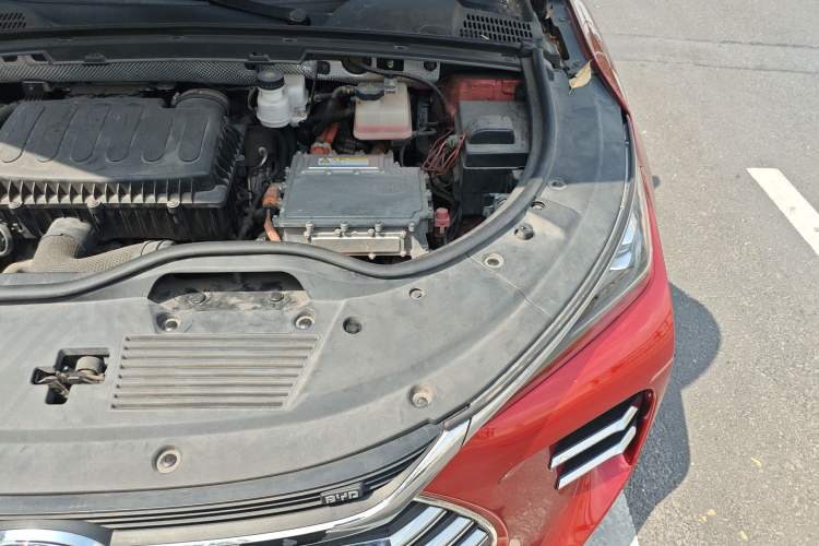 Used BYD Tang New Energy 2020 DM 2.0T Dual-Engine All-Wheel Drive Prestige 7-Seater China VI Standard Engine Bay Left