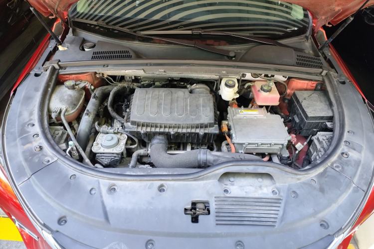 Used BYD Tang New Energy 2020 DM 2.0T Dual-Engine All-Wheel Drive Prestige 7-Seater China VI Standard Engine Bay