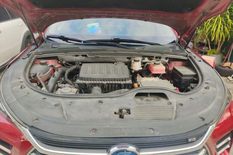 Used BYD Tang New Energy 2020 DM 2.0T Dual-Engine All-Wheel Drive Prestige 7-Seater China VI Standard Engine Bay