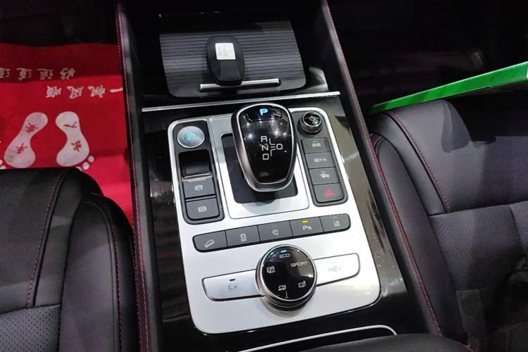 Used BYD Tang New Energy 2020 DM 2.0T Dual-Engine All-Wheel Drive Prestige 7-Seater China VI Standard Gear Lever