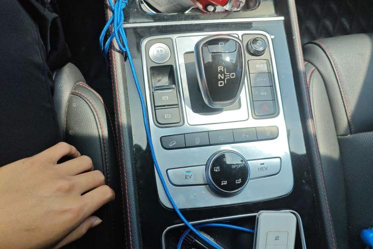 Used BYD Tang New Energy 2020 DM 2.0T Dual-Engine All-Wheel Drive Prestige 7-Seater China VI Standard Gear Lever