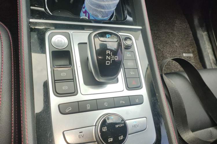Used BYD Tang New Energy 2020 DM 2.0T Dual-Engine All-Wheel Drive Prestige 7-Seater China VI Standard Gear Lever