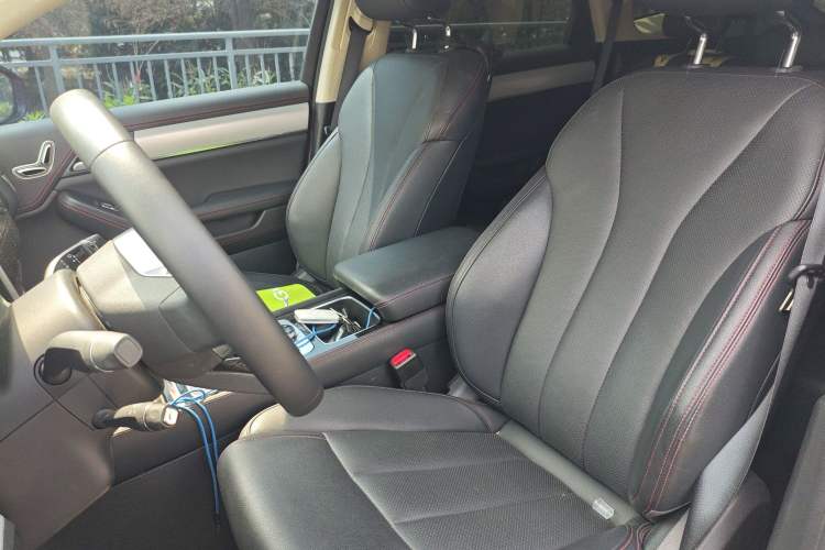 Used BYD Tang New Energy 2020 DM 2.0T Dual-Engine All-Wheel Drive Prestige 7-Seater China VI Standard Left Front Seat