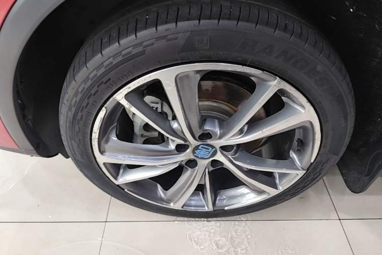 Used BYD Tang New Energy 2020 DM 2.0T Dual-Engine All-Wheel Drive Prestige 7-Seater China VI Standard Left Front Wheel Hub