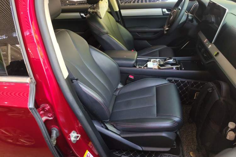 Used BYD Tang New Energy 2020 DM 2.0T Dual-Engine All-Wheel Drive Prestige 7-Seater China VI Standard Right Front Seat