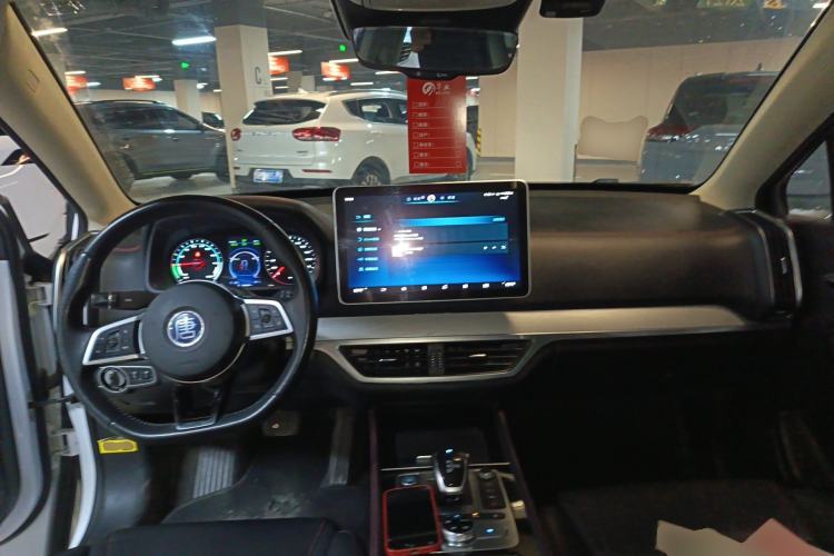 Used BYD Tang New Energy 2020 DM 2.0T Dual-Engine All-Wheel Drive Prestige 7-Seater China VI Standard Center Console