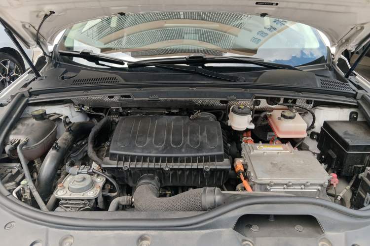 Used BYD Tang New Energy 2020 DM 2.0T Dual-Engine All-Wheel Drive Prestige 7-Seater China VI Standard Engine Bay