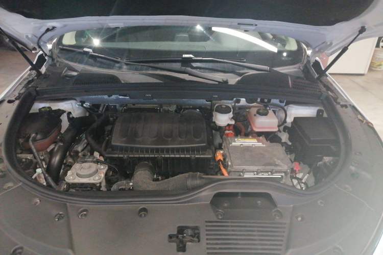Used BYD Tang New Energy 2020 DM 2.0T Dual-Engine All-Wheel Drive Prestige 7-Seater China VI Standard Engine Bay