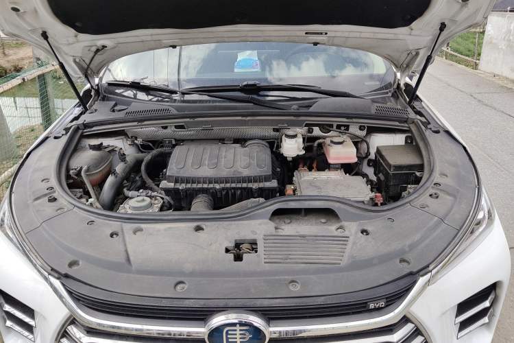 Used BYD Tang New Energy 2020 DM 2.0T Dual-Engine All-Wheel Drive Prestige 7-Seater China VI Standard Engine Bay