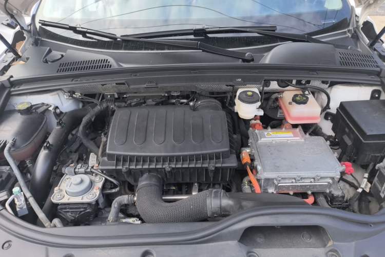 Used BYD Tang New Energy 2020 DM 2.0T Dual-Engine All-Wheel Drive Prestige 7-Seater China VI Standard Engine Bay