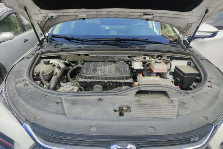 Used BYD Tang New Energy 2020 DM 2.0T Dual-Engine All-Wheel Drive Prestige 7-Seater China VI Standard Engine Bay