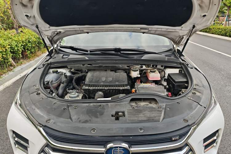 Used BYD Tang New Energy 2020 DM 2.0T Dual-Engine All-Wheel Drive Prestige 7-Seater China VI Standard Engine Bay