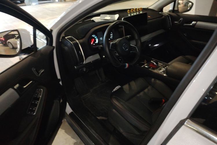 Used BYD Tang New Energy 2020 DM 2.0T Dual-Engine All-Wheel Drive Prestige 7-Seater China VI Standard Interior 3