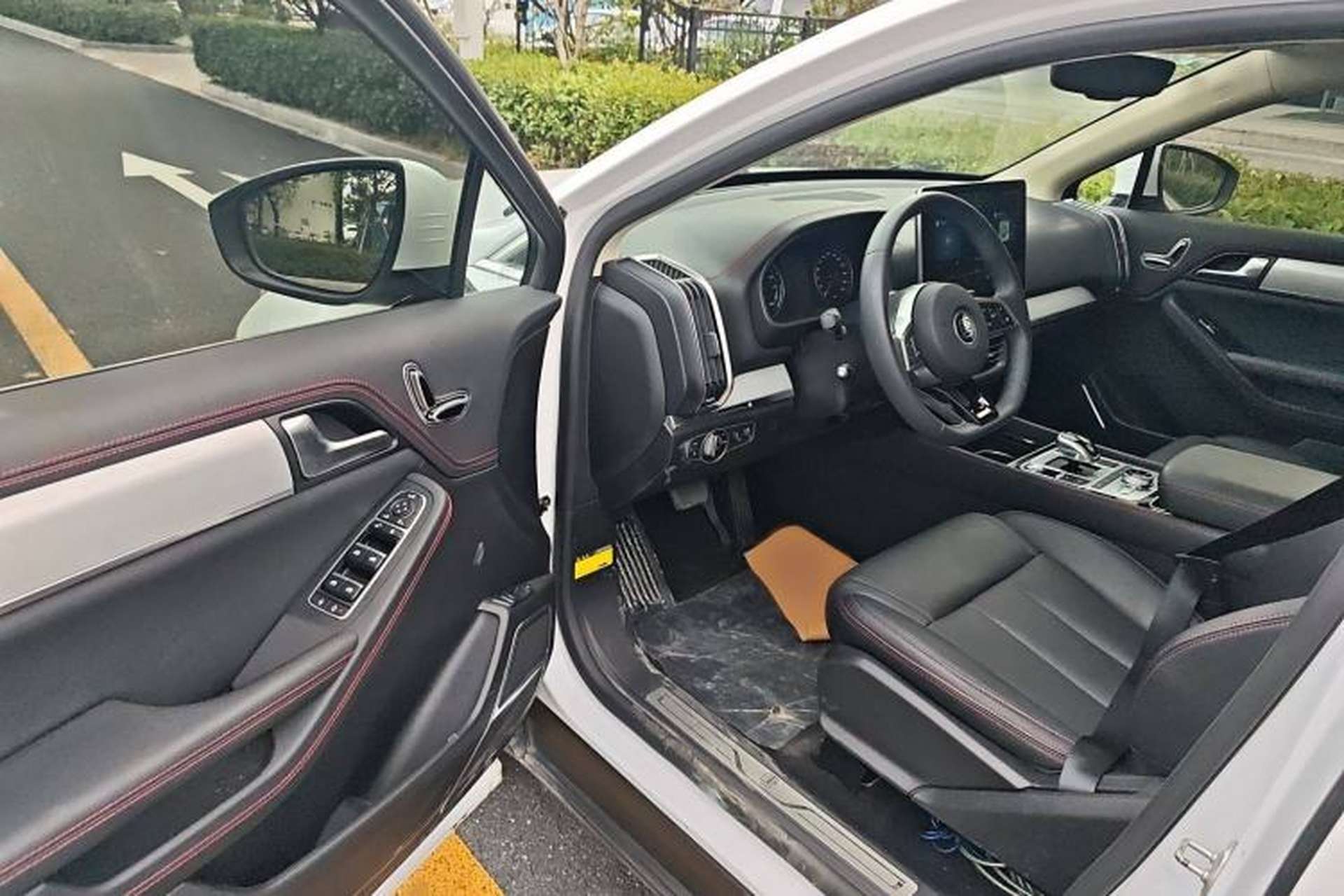 Used BYD Tang New Energy 2020 DM 2.0T Dual-Engine All-Wheel Drive Prestige 7-Seater China VI Standard Interior 3