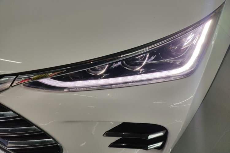 Used BYD Tang New Energy 2020 DM 2.0T Dual-Engine All-Wheel Drive Prestige 7-Seater China VI Standard Left Front Headlight