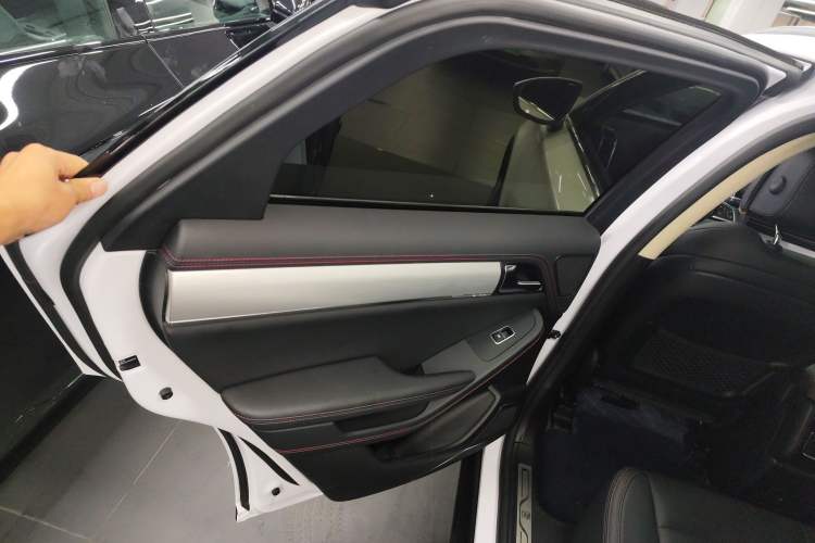 Used BYD Tang New Energy 2020 DM 2.0T Dual-Engine All-Wheel Drive Prestige 7-Seater China VI Standard Left Rear Door Interior