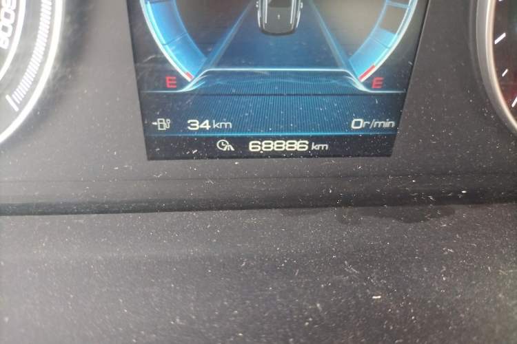 Used BYD Tang New Energy 2020 DM 2.0T Dual-Engine All-Wheel Drive Prestige 7-Seater China VI Standard Odometer Close Up