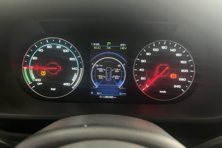 Used BYD Tang New Energy 2020 DM 2.0T Dual-Engine All-Wheel Drive Prestige 7-Seater China VI Standard Odometer Close Up