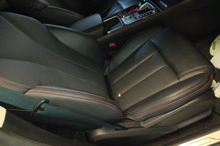 Used BYD Tang New Energy 2020 DM 2.0T Dual-Engine All-Wheel Drive Prestige 7-Seater China VI Standard Right Front Seat