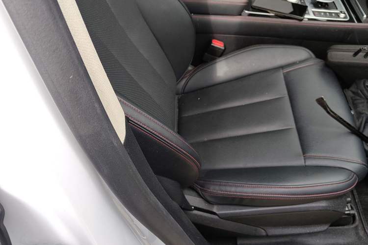 Used BYD Tang New Energy 2020 DM 2.0T Dual-Engine All-Wheel Drive Prestige 7-Seater China VI Standard Right Front Seat