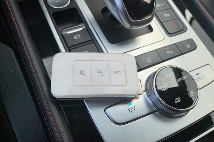 Used BYD Tang New Energy 2020 DM 2.0T Dual-Engine All-Wheel Drive Prestige 7-Seater China VI Standard Vehicle Key